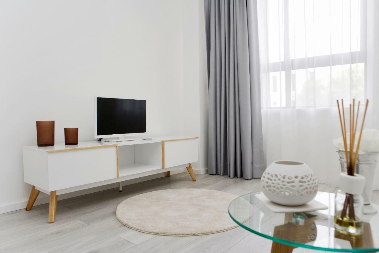 My Modern Homey At Порто Екстериор снимка